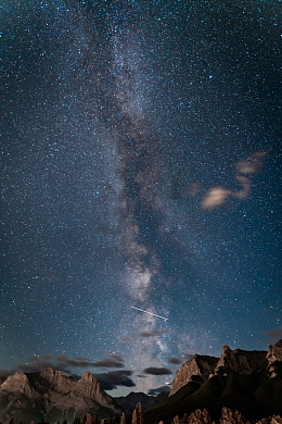 山顶蓝色星空