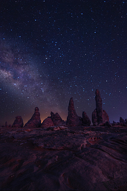 紫色星空山石