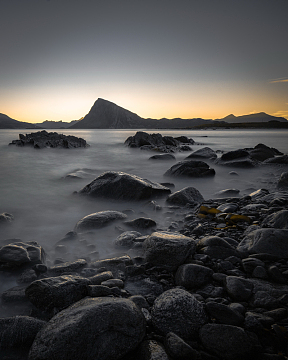 海边礁石风景