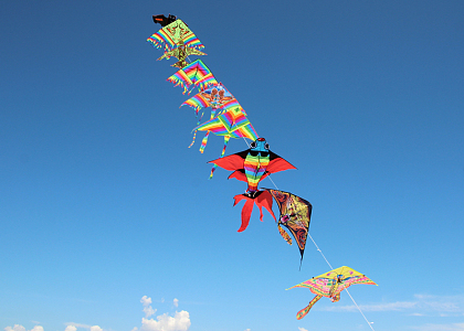 蓝天放飞风筝