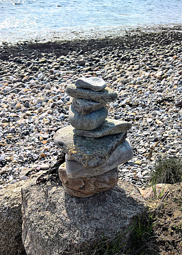 海边石头堆叠