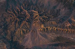 山地崎岖的沙质峡谷
