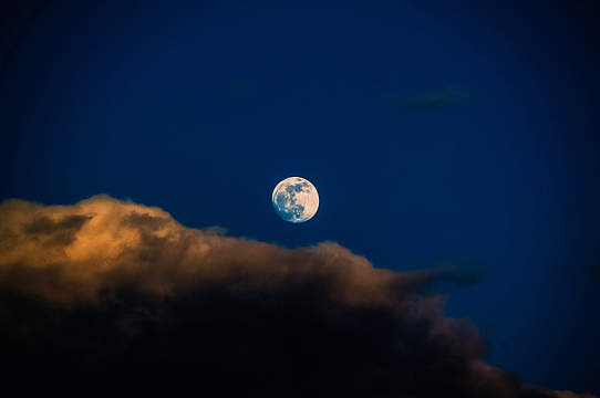 满月夜空