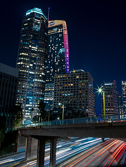 车流线城市璀璨夜景