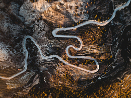山路十八弯蜿蜒盘旋山间小路