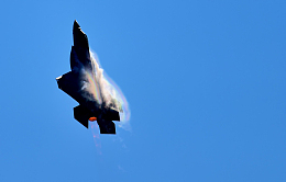 f-35喷气式飞机飞行表演