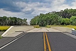 桥面柏油公路