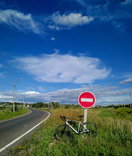 公路,骑脚踏车兜风,公路旅行,自行车,乡镇,公路,白云,天空