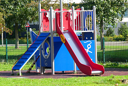儿童游乐场滑梯