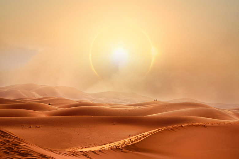 金色沙漠烈日当空