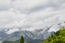 巍峨高山山脉风景