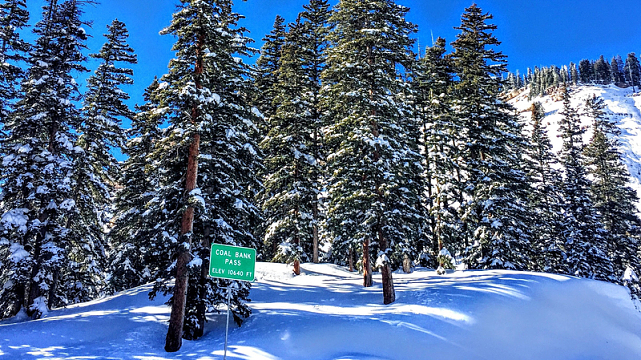唯美冬季雪山景色