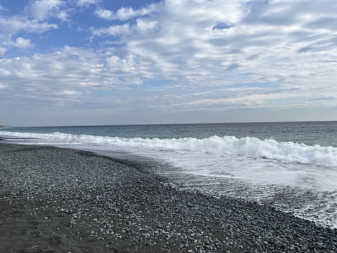 蓝天白色卷积云海边风景
