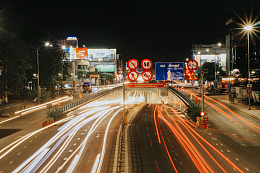 夜晚城市道路灯光