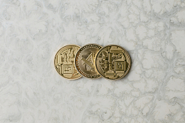 金色纪念版硬币
