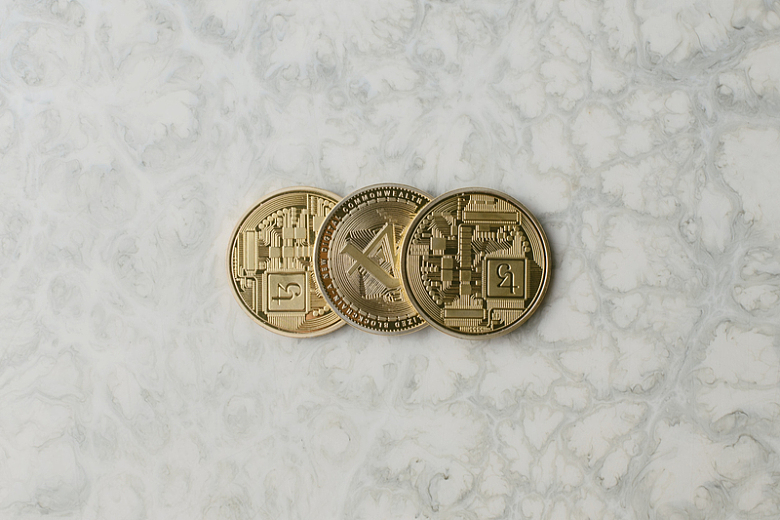 金色纪念版硬币
