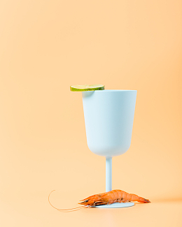 白色陶瓷高脚杯