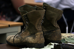 男士旧靴子