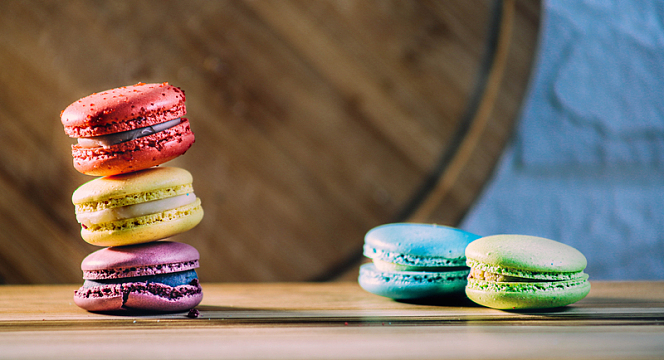 彩色马卡龙糕点