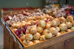 市场上的洋葱