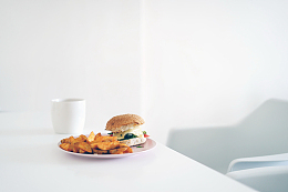 芝士汉堡和炸地瓜