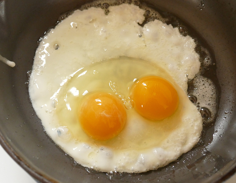 双蛋黄煎蛋