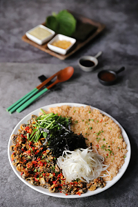 韩式蛤蜊石锅拌饭