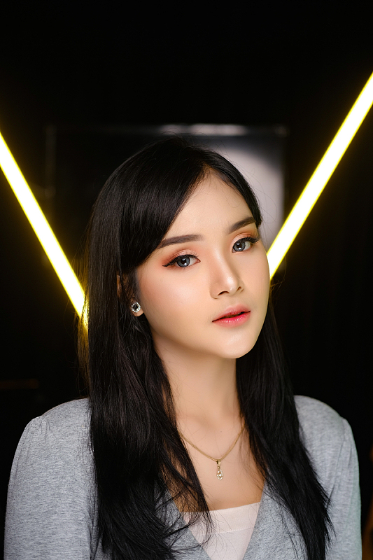 亚洲精致妆容美女写真