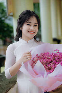 越南毕业典礼白色奥黛美女