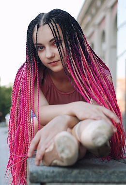 脏脏辫芭蕾舞美女