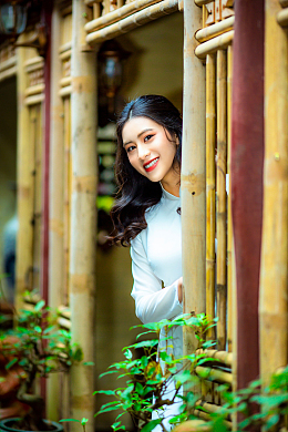 漂亮白色奥黛美女写真