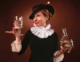 欧美品酒贵妇美女