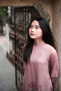 越南粉色奥黛裙女生