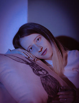 午夜卧室美女写真