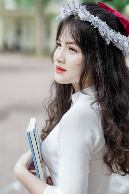 越南白色奥黛学生美女