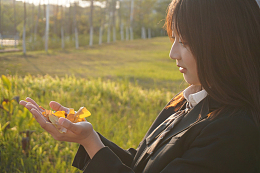 户外黑色制服日本美女