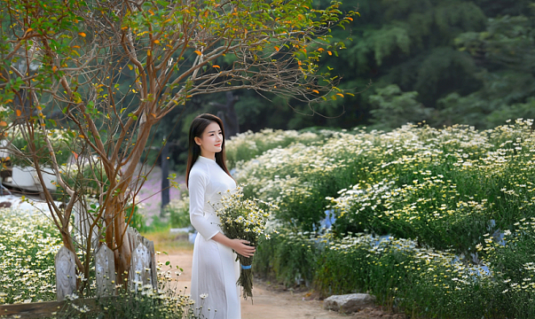 白色奥黛旗袍古典美女