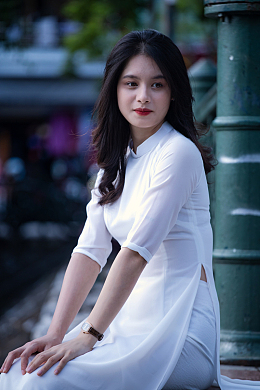 清纯少女白色奥黛旗袍