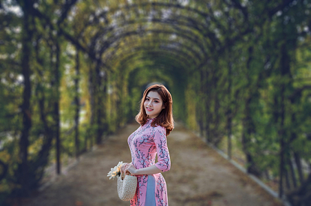 前凸后翘性感奥黛美女