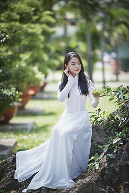 小清新白色奥黛美女