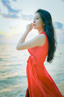 海边红裙气质美女写真