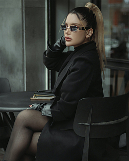 扎高马尾的美女