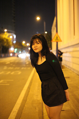 夜晚街拍亚洲美女