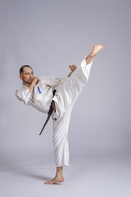 跆拳道踢腿动作