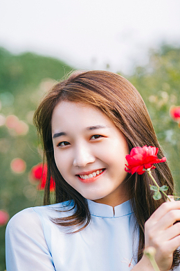 美女笑颜如花