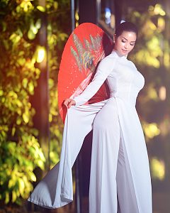 前凸后翘越南美女
