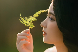 精致亚洲女孩侧颜