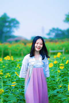 向日葵花海汉服美女写真