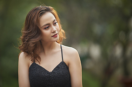 亚洲小吊带性感美女