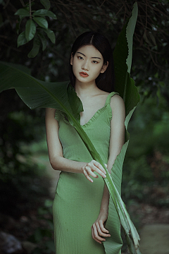东方美女树林艺术照